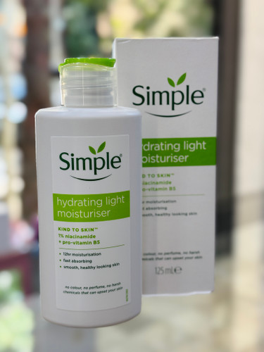 کرم آبرسان و مرطوب کننده سیمپل مدل لایت| ۱۲۵ml Hydrating Light Moisturiser